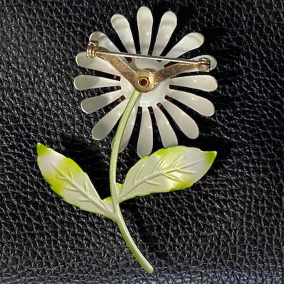 Daisy Pin - Picture 3 of 4